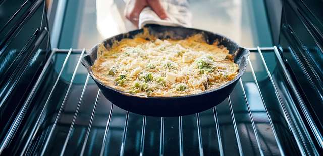 Esqueça a frigideira: essa receita de omelete no forno vai te surpreender