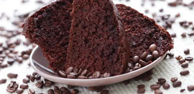 Bolo de chocolate fofinho que aquece a alma