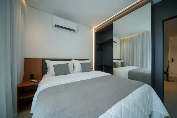 As unidades incluem espaços de estar integrados ao quarto