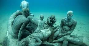 A crise dos refugiados imortalizada para sempre no fundo do mar