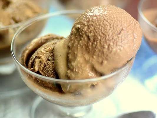 Praça Benedito Calixto recebe festival com sorvete à vontade por R$ 15