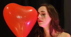 Artista de São Bernardo Melina Marchetti estreia espetáculo de teatro sobre o amor na plataforma Zoom