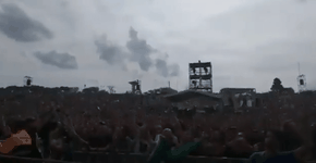 Em coro, público do Lollapalooza manda recado a Bolsonaro