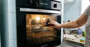 Não é preciso remover o vidro do forno para limpá-lo: é muito mais simples se você tiver este acessório