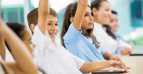 Escolas inglesas aderem ao código de vestimenta sem gênero