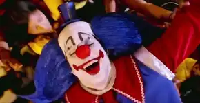 Trailer de filme de ‘Bozo’ retrata bastidores com orgias e drogas