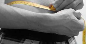 Alerta: entenda os riscos que a busca pela barriga negativa oferece à saúde