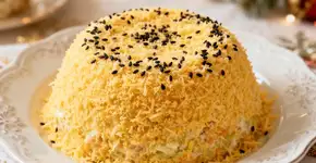 Salada de Natal “Mimosa”. Fácil de preparar, fofa, macia e festiva