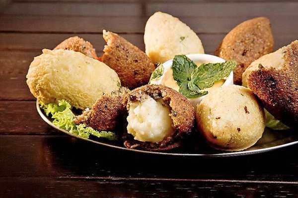 Kibe e Bolinho de Aipim - Botequim LV