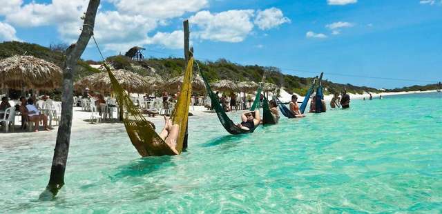 5 destinos no Nordeste para passar o Verão com o pé na areia