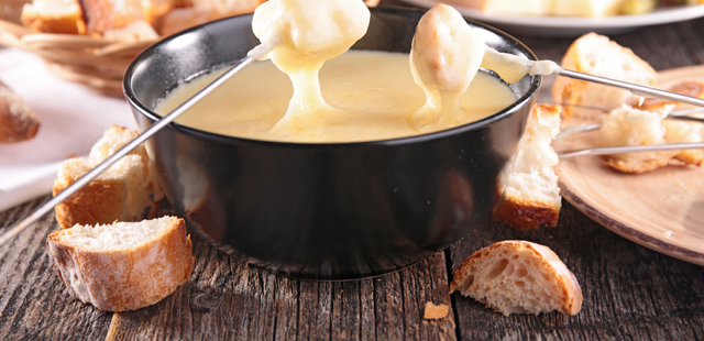 Fondue de queijo: a melhor receita para os dias frios