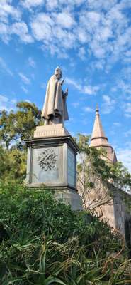 O cerro fica próximo aos bairros Lastarria e Bellas Artes