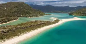 Neozelandeses “compram” praia de milionário e a devolvem ao povo