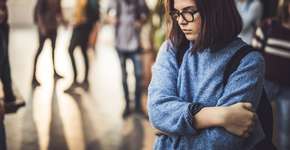 Como a ansiedade social afeta sua saúde mental