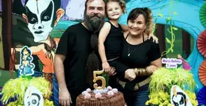 Menina escolhe Ney Matogrosso como tema de sua festa de 5 anos