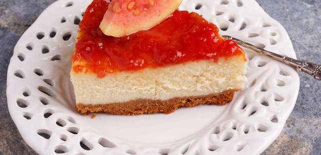 Aprenda a cheesecake de goiaba perfeita com ingredientes que você já tem em casa