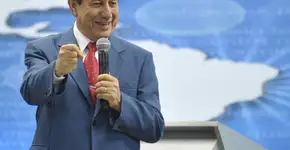 Pastor R. R. Soares ganha passaporte diplomático de Bolsonaro