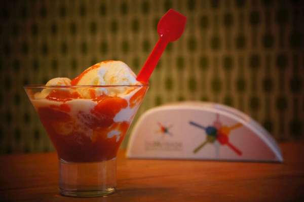 Gelato de requeijão com calda quente de goiabada. Foto: Da Pá Virada