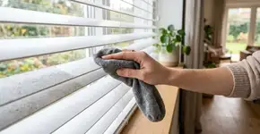 Rodapés e persianas nunca ficarão empoeirados se você os limpar com produtos de uso diário