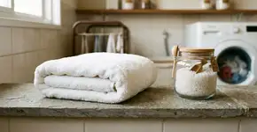 Por que em Portugal eles sempre colocam sal grosso nas toalhas novas antes da primeira lavagem no tanque