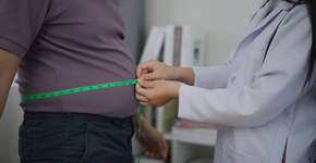 Entenda a ligação entre gordura oculta da barriga e Alzheimer