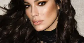 Ashley Graham ironiza marca que não tem modelos plus size