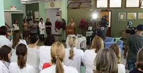 Recém-formados, médicos doam dinheiro da formatura para hospital