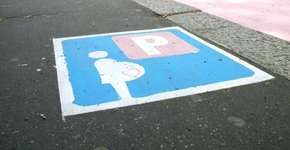 Cidade italiana causa revolta ao destinar vagas para grávidas