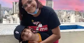 Mãe de menino trans mostra rotina de transição do filho no Instagram