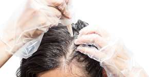 Aprenda a fazer peeling capilar em casa