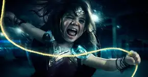 Pai faz ensaio incrível da filha de 3 anos como Mulher-Maravilha