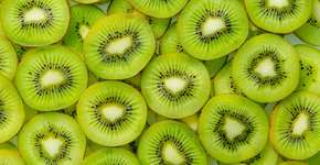 Kiwi é capaz de melhorar a saúde mental em 4 dias, diz estudo