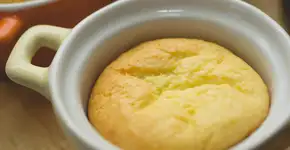 Bolo de fubá na caneca