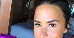 Demi Lovato criticada por propaganda de chá emagrecedor perigoso