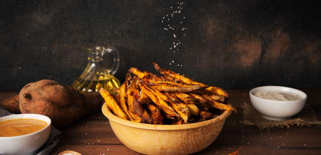 Batata rústica na airfryer: prática e saborosa