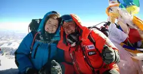 Pai e filha entram para a história ao escalar o Everest