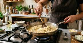 Os chefs italianos concordam: “Para fazer risoto perfeito, o que você precisa é refogá-lo em manteiga, cebola e vinho branco.”