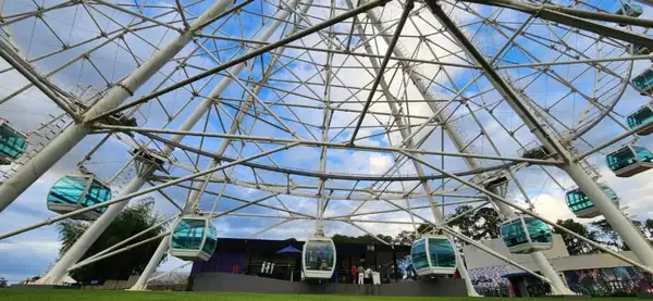 As cabines da roda-gigante Yup Star Foz