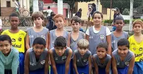 Mãe faz petição para que filha possa jogar campeonato de futebol