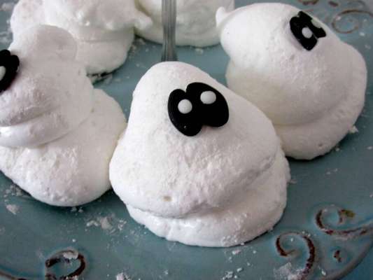 Marshmallow recheado com brigadeiro e tostado na hora  (Barraca Doçuras & Travessuras, da Turma do Penadinho)