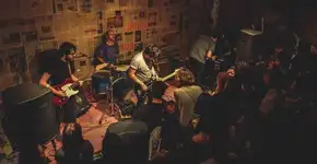 Os melhores palcos para ver shows de rock em SP