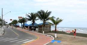 Garçom salva três pessoas da mesma família que se afogavam em Mongaguá