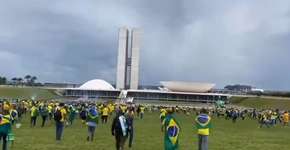 Redes sociais repercutem invasão do Congresso e do Planalto