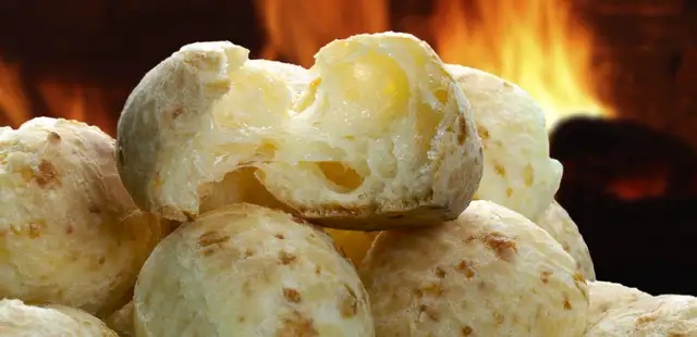 Pão de queijo fácil no liquidificador: rápido e delicioso!