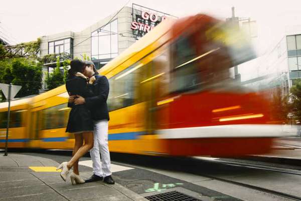 3- Melhora a circulação: A excitação provocada pelo beijo causa uma vasodilatação no corpo todo, além de acelerar a frequência cardíaca, o que aumenta a quantidade de sangue oferecida aos tecidos. 
