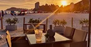 Hotel no Guarujá inaugura beach club inspirado em Ibiza