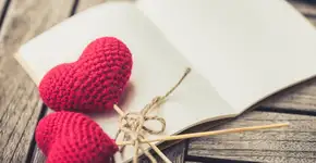 Professora cria caderno de elogios para incentivar a autoestima