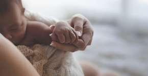 Bebê nasce com anticorpos contra covid-19 após mãe ser vacinada