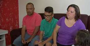 Pai consegue emprego após filho entregar currículo no semáforo