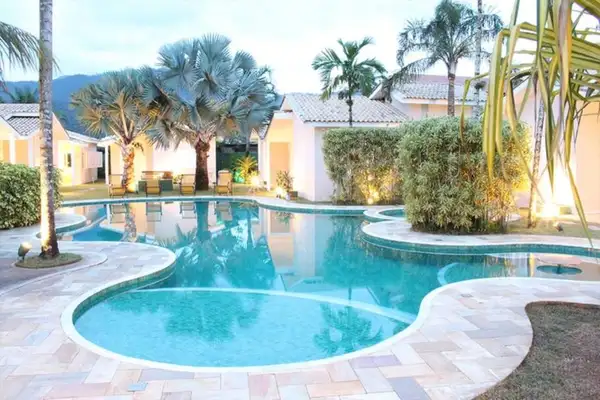 Piscina do Paraty Bungalows Bar e Hotel